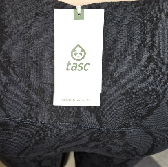 NWT tasc Performance ALLways 7/8 Pocket Leggings Black Snake Size Small - Picture 7 of 8